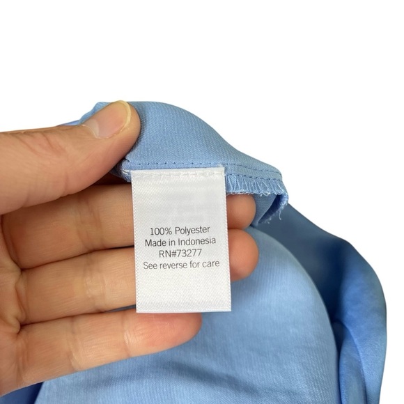 Nine West Women’s Large Light Blue Blouse Silky V-neck Polyester Flowy - Picture 8 of 8